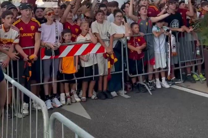 Mora é esperado por centenas de adeptos em Roma - Foto: Il Romanista
