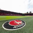 Charlton revela  ter encontrado um homem morto no estádio