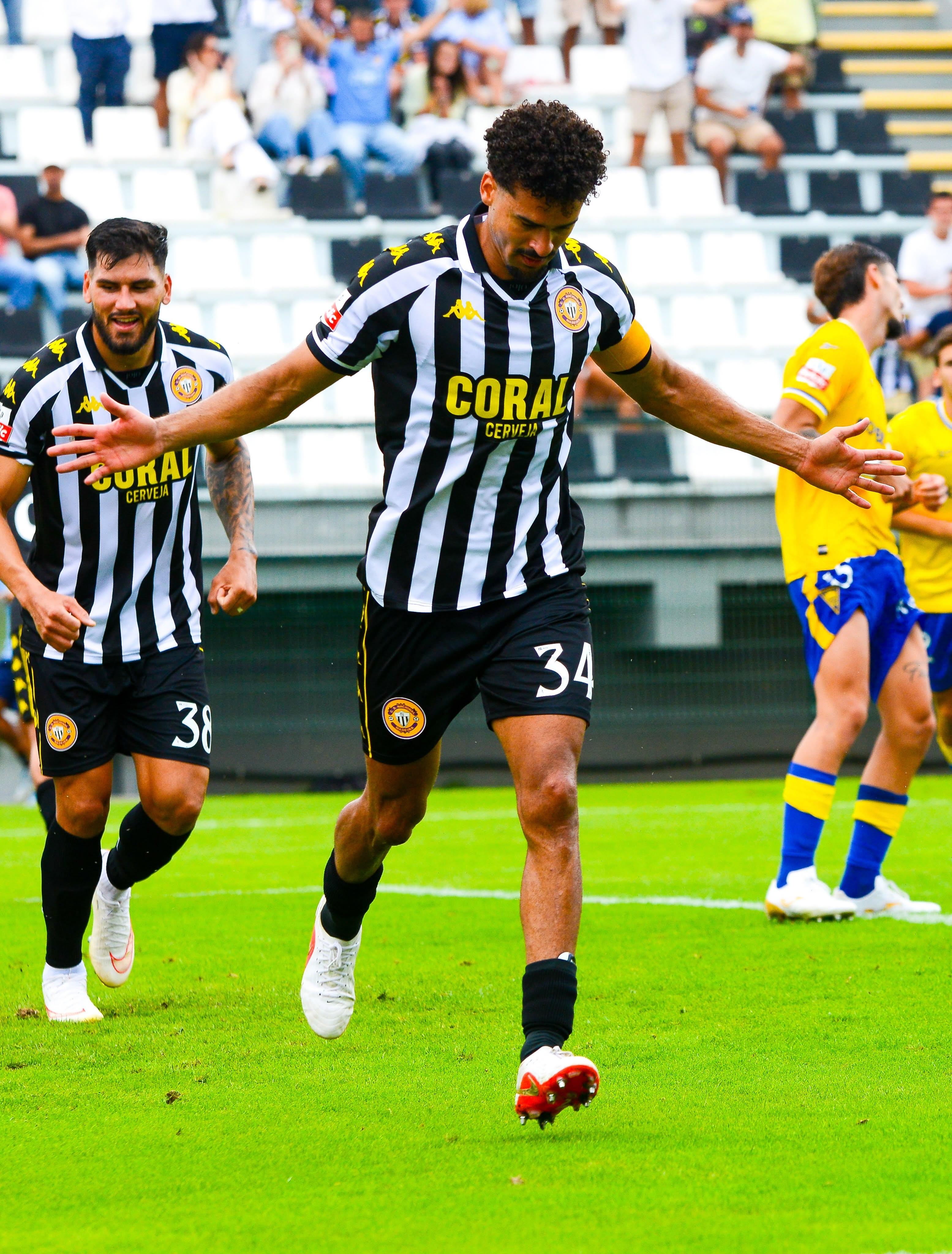 DEFESA CENTRAL - Léo Santos, Nacional: nota 7 (foto: CDN)