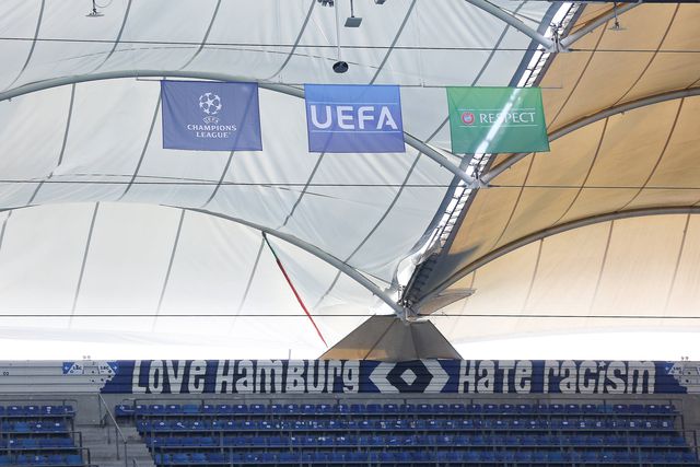 FC Porto e Shakhtar entram num estádio em Hamburgo e…