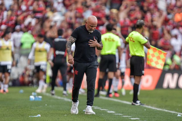 Sampaoli cada vez mais contestado no Flamengo, mas Marcos Braz segura o treinador