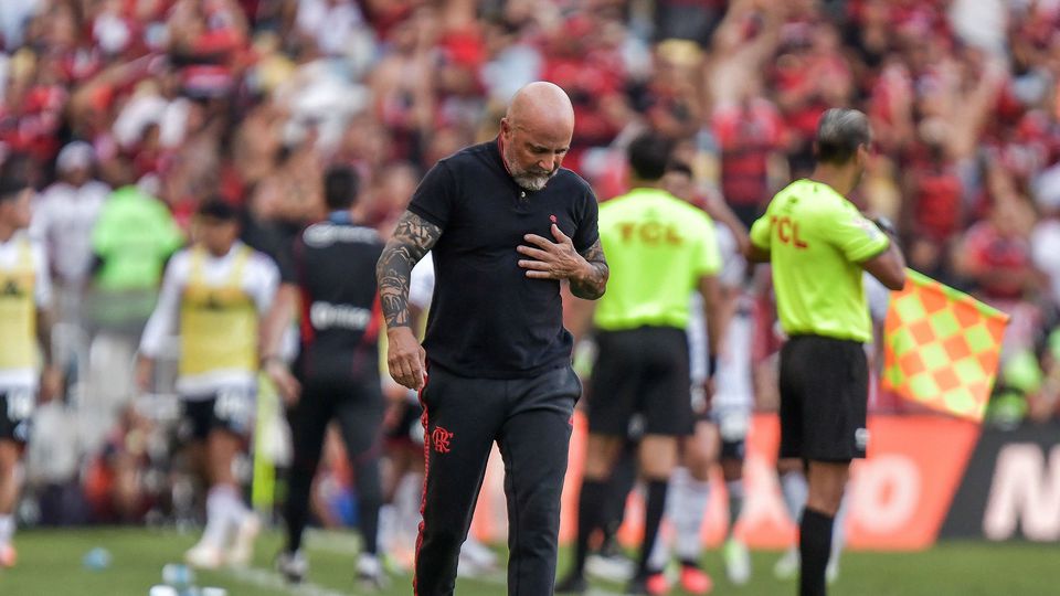 Sampaoli cada vez mais contestado no Flamengo, mas Marcos Braz segura o treinador