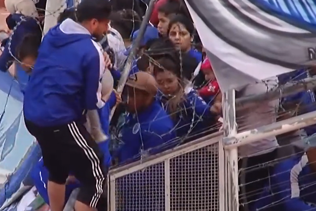 VÍDEO: caos em jogo na Argentina e bebé teve de ser resgatado no meio da confusão
