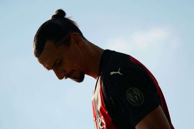VÍDEO: Ibrahimovic no treino do Milan para ajudar após colapso com o Inter