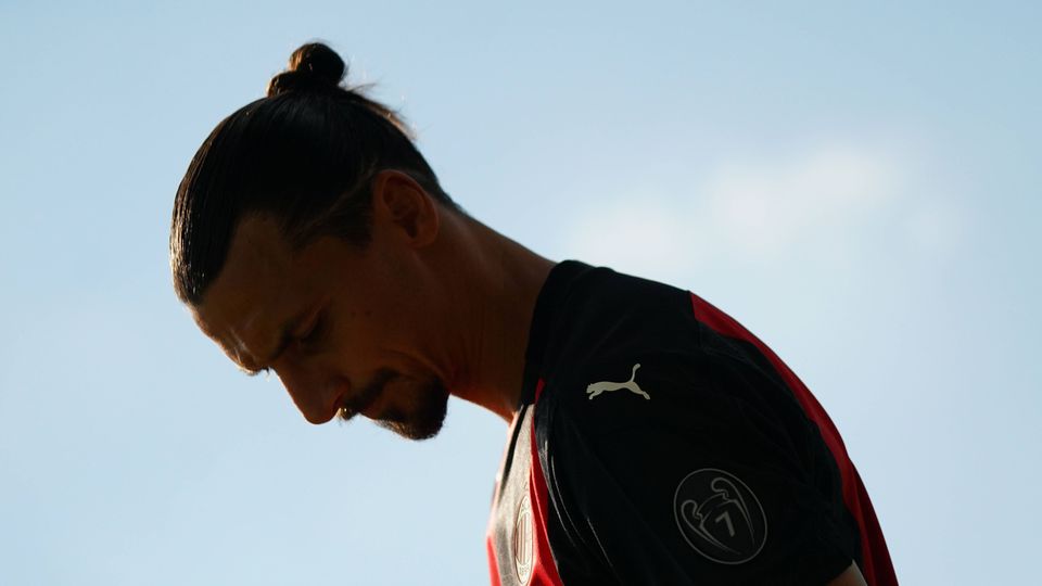 VÍDEO: Ibrahimovic no treino do Milan para ajudar após colapso com o Inter