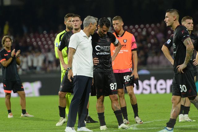 Radonjic destroça Salernitana de Paulo Sousa e Jovane Cabral com um bis