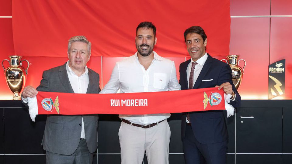 Treinador do Benfica visa FC Porto: «O principal patrocinador de um clube vai ser o principal patrocinador do campeonato?»