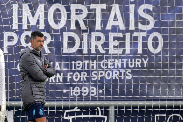 Cinco baixas no último treino antes do Barcelona