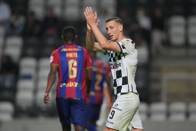 «Bozeník encaixa num grande»