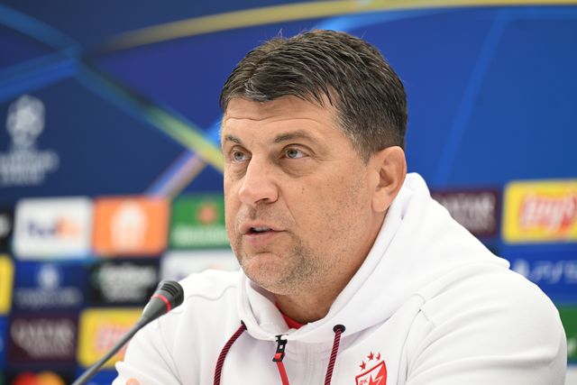 Treinador do Estrela Vermelha deixa elogios a... Schmidt: «Crises duram pouco no Benfica»