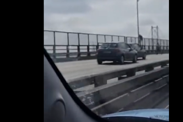 Cenário de filme! PSP persegue e detém fugitivos a pé na ponte 25 de abril (VÍDEO)