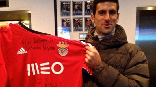 E se Djokovic aparecesse em Belgrado para ver o Benfica?