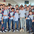 Juniores do Benfica com companhia especial no aeroporto