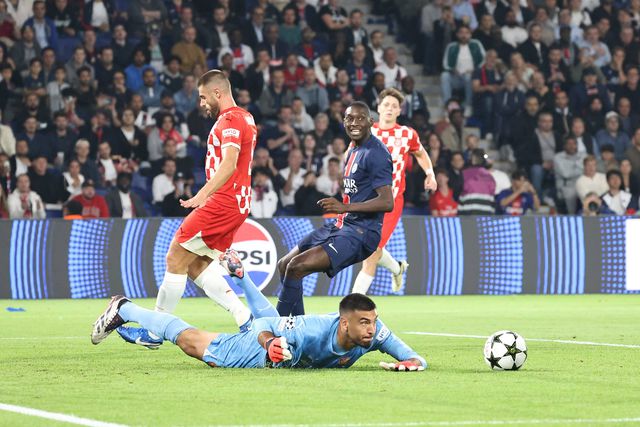 VÍDEO: Nuno Mendes marca graças a 'frango' de Gazzaniga
