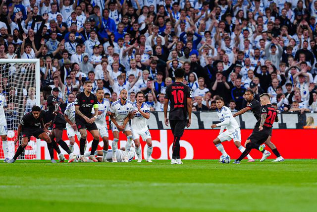 O momento do livre de Grimaldo que reergueu as esperanças do Leverkusen