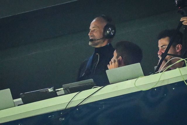 Luis Enrique na bancada do Parque dos Príncipes