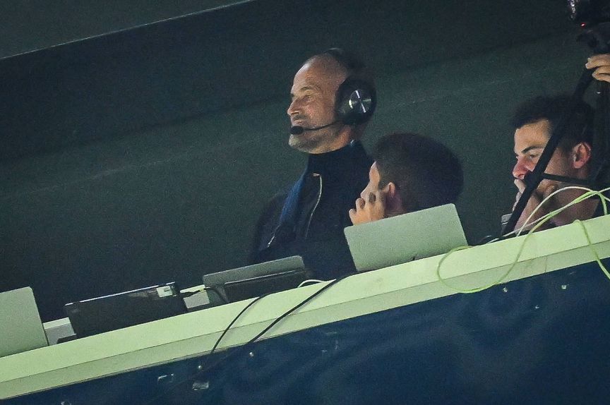 Luis Enrique na bancada do Parque dos Príncipes