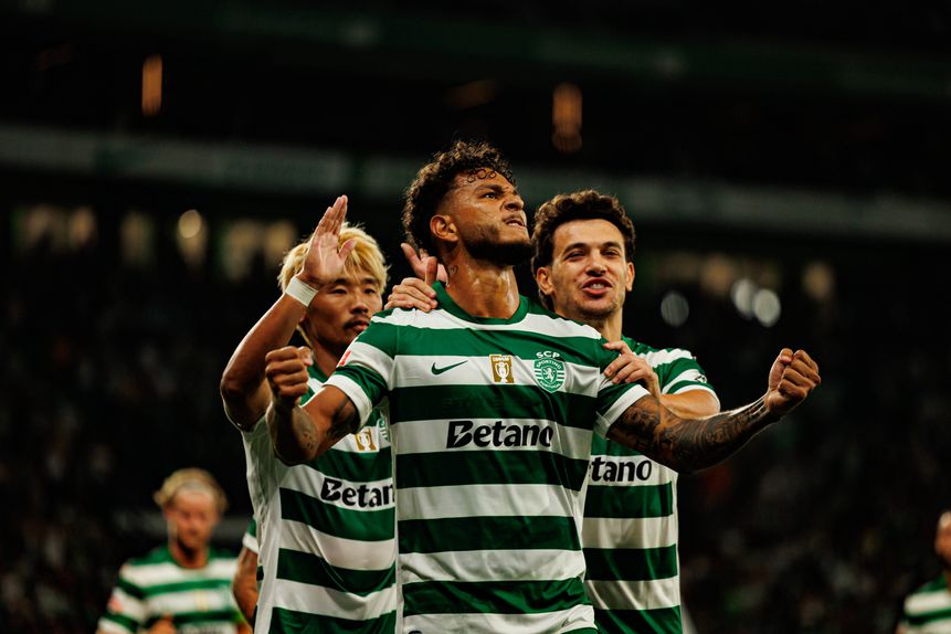 Morita, Suárez e Pedro Gonçalves festejam golo do Sporting