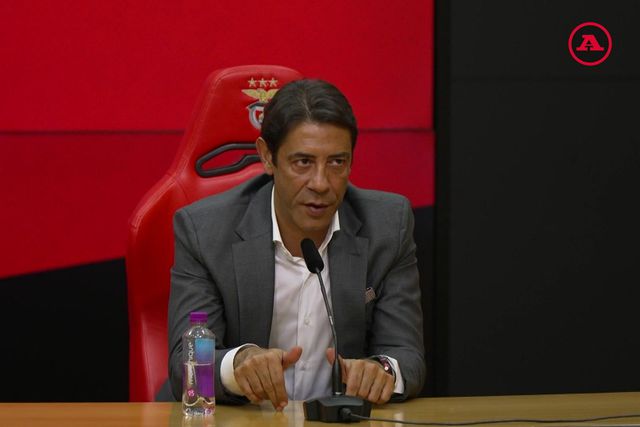 Rui Costa: «Eleições? Estou a escolher um treinador para o futuro do Benfica»