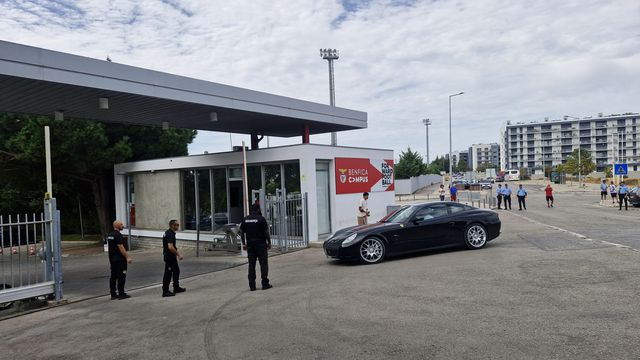 José Mourinho chega ao Centro de Formação e Treino do Benfica