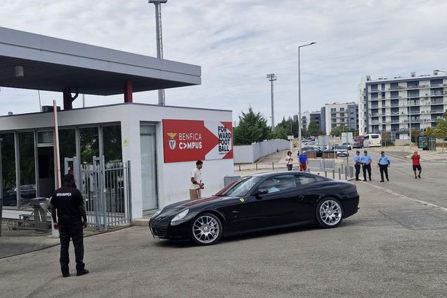 José Mourinho chega ao Centro de Formação e Treino do Benfica