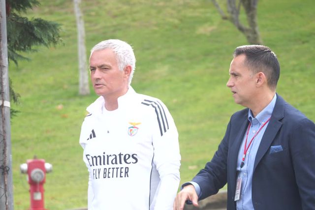 As imagens do primeiro treino de José Mourinho no Benfica