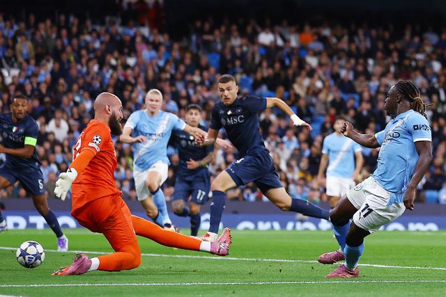 UEFA Champions League: City vence contra 10 e sem De Bruyne