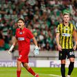 Sherkhan Kalmurza defendeu penálti no Sporting-Kairat - Foto: IMAGO