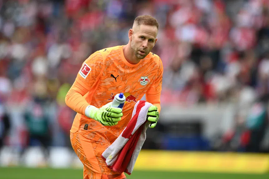 Gulácsi blindado! Leipzig atira-se ao guarda-redes