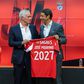 José Mourinho assinou por duas épocas com o Benfica, o clube onde iniciou a carreira de treinador há 25 anos - Foto: JOSÉ SENA GOULÃO/LUSA