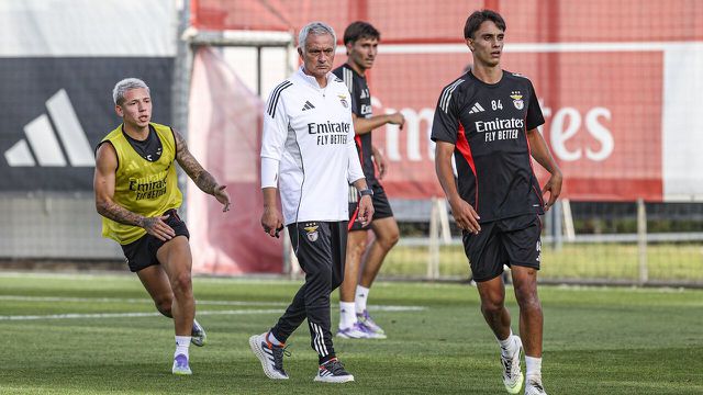 «Mourinho é dos poucos treinadores que tem o potencial de emoção para controlar o plantel do Benfica»