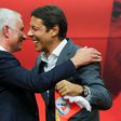 O abraço entre José Mourinho e Rui Costa - Foto: José Sena Goulão/Lusa