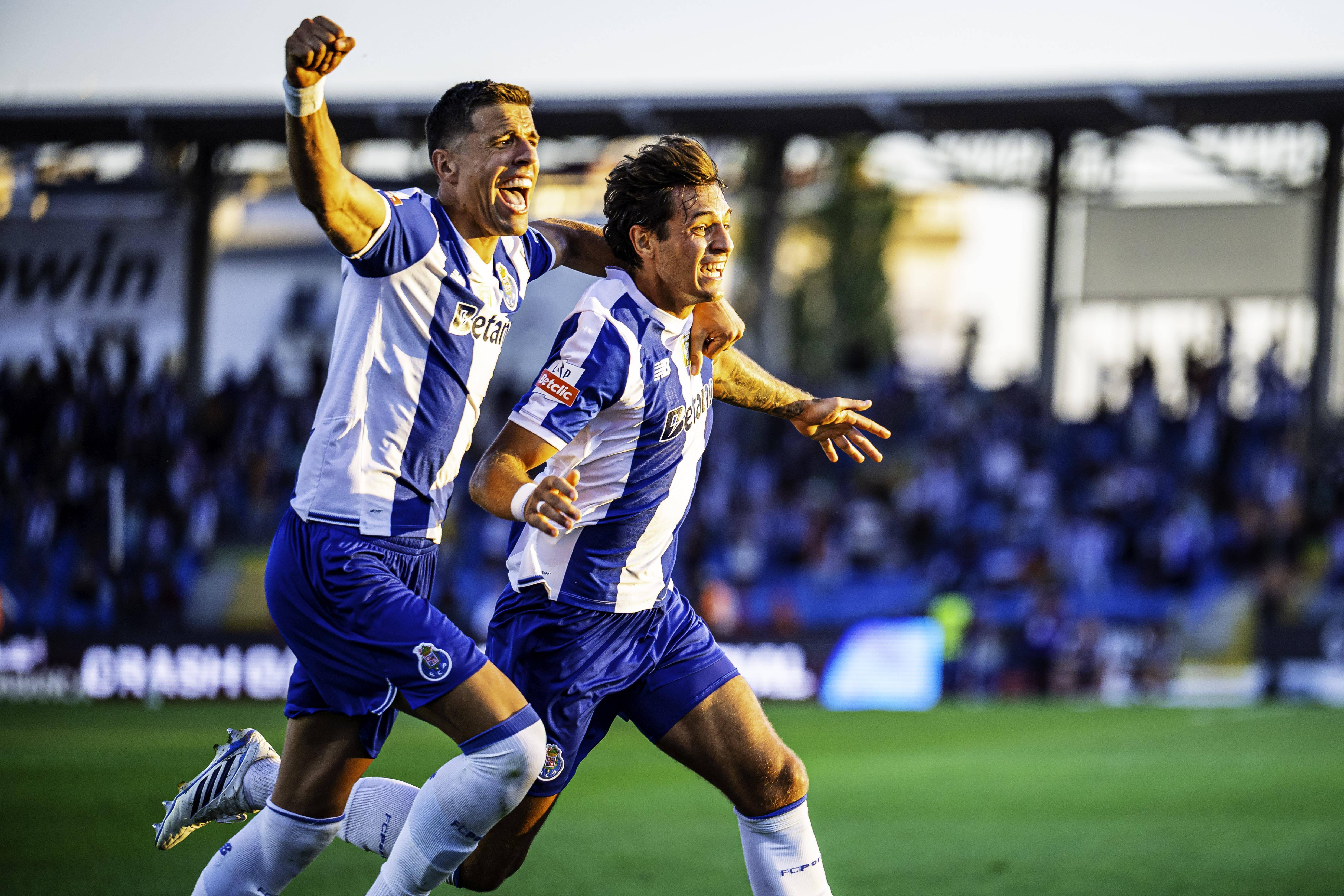 Bednarek e Kiwior formam a dupla de centrais do FC Porto - Foto: IMAGO