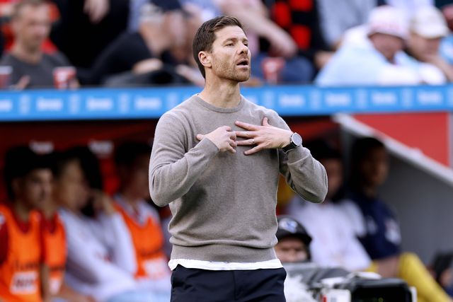 Vídeo: Xabi Alonso mostra que quem sabe... não esquece