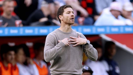 Vídeo: Xabi Alonso mostra que quem sabe... não esquece