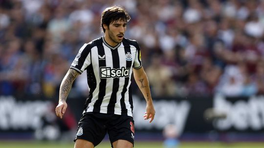 Newcastle reage à acusação de Sandro Tonali