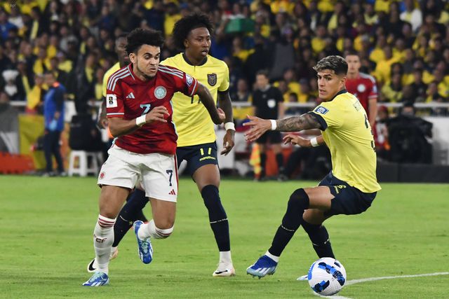 Luis Díaz faz jogada monumental, mas falha penálti e Colômbia empata em Quito (vídeo)