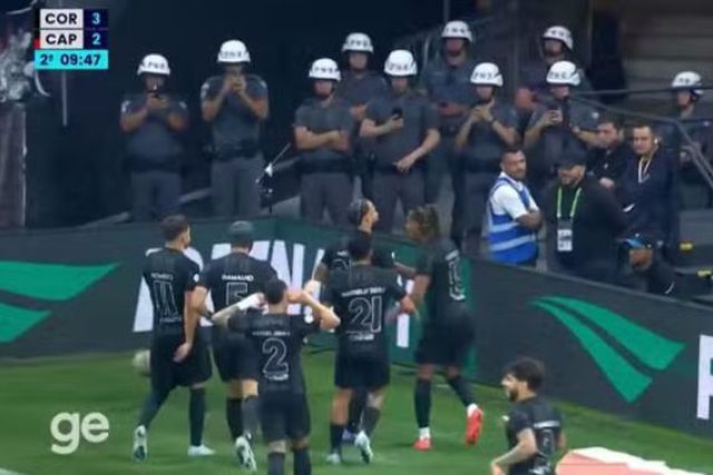 Vídeo: Memphis estreou-se a marcar e nem a polícia quis perder