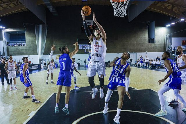 Começar tarde e sem brilho