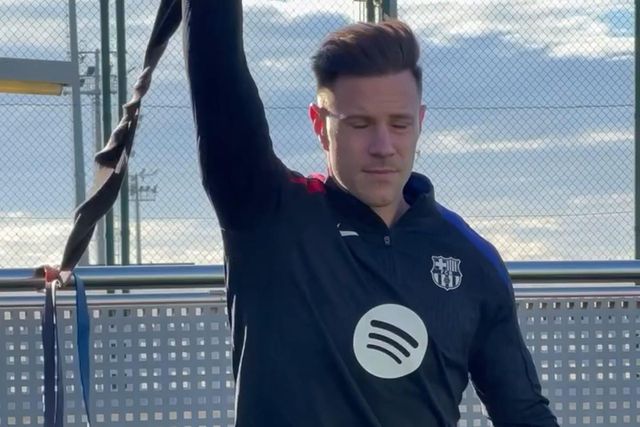 Ter Stegen já trabalha no relvado!