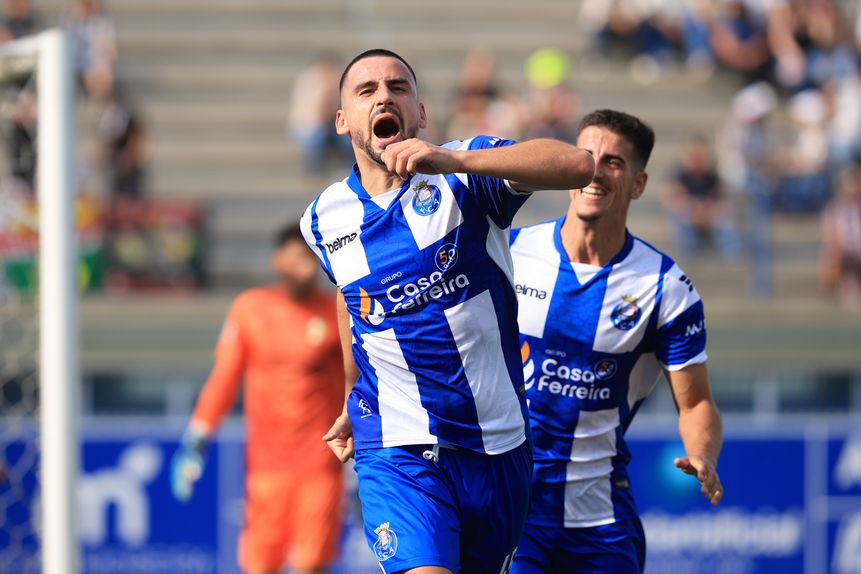 Pauleta bisou frente ao Estrela da Amadora - Foto: ESTELA SILVA/LUSA