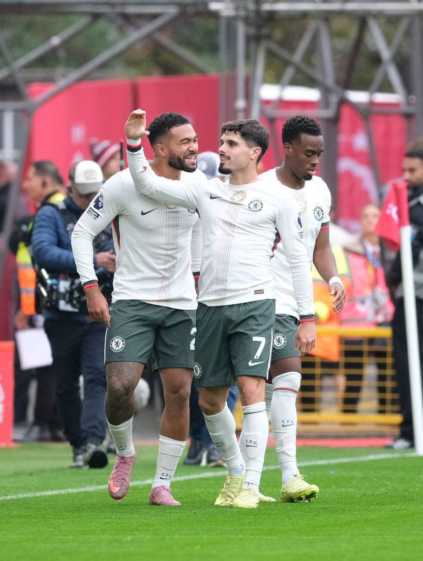 Pedro Neto em destaque na vitória do Chelsea sobre o Nottingham Forest - Foto: IMAGO