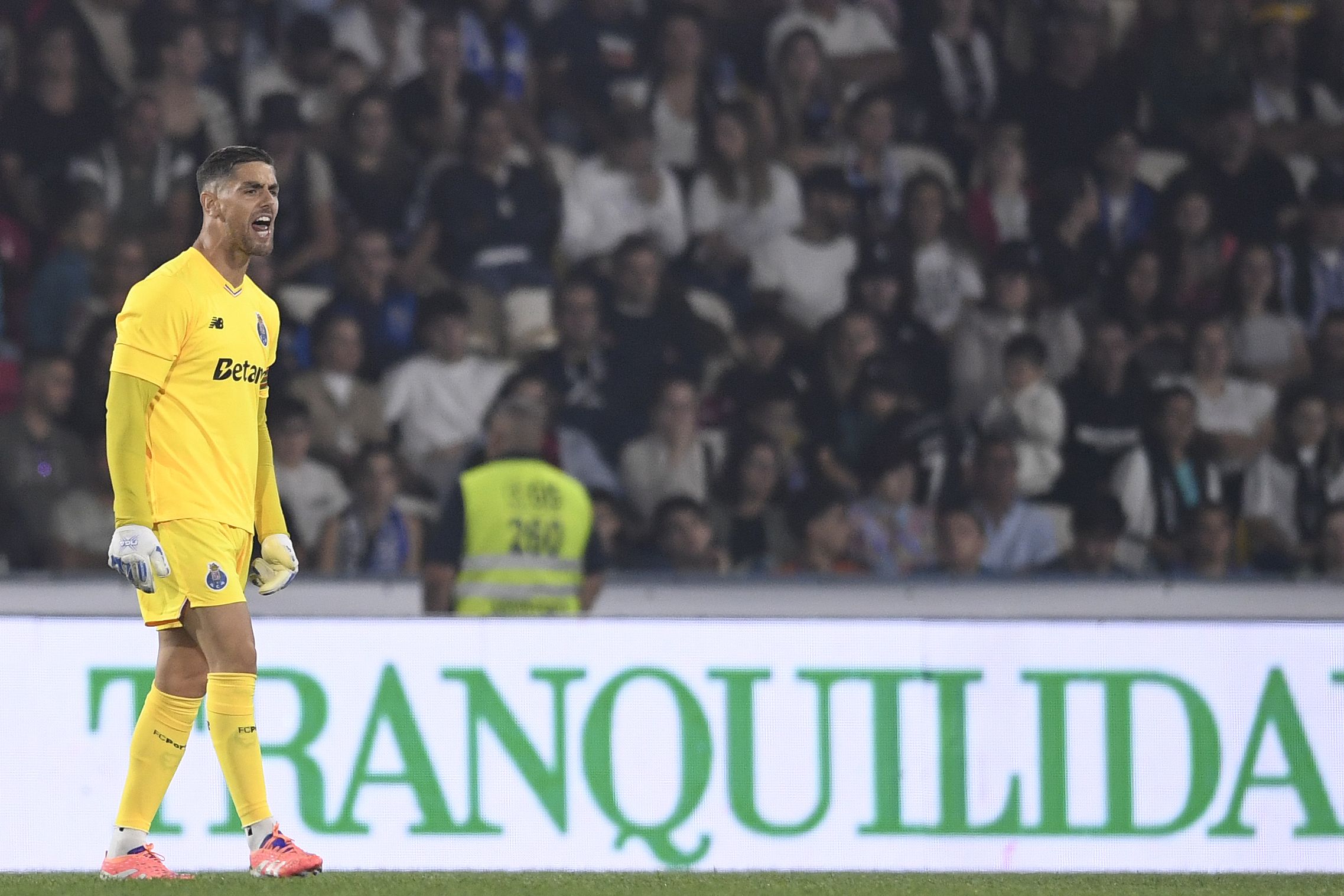 Cláudio Ramos feliz - FOTO: Miguel Lemos/Kapta +