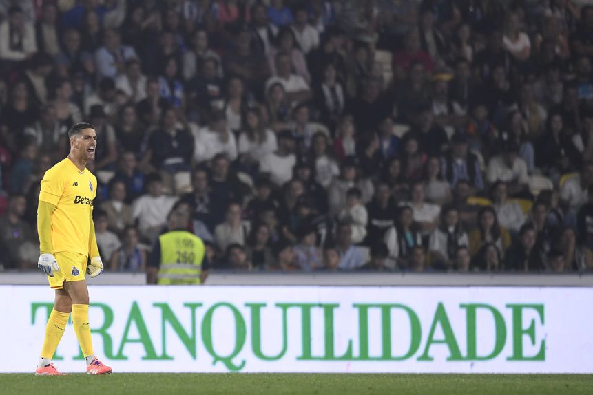 Cláudio Ramos feliz - FOTO: Miguel Lemos/Kapta +