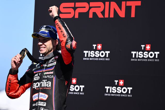 Vídeo: nem choque com gaivota impede Bezzecchi de brilhar na Austrália