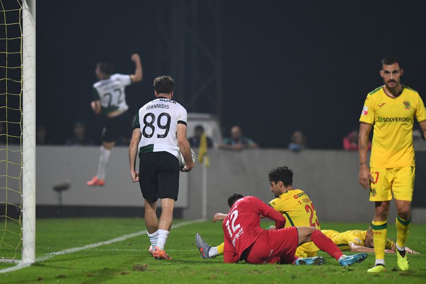 Jogadores do Paços desolados - Foto: Rogério Ferreira/Kapta+