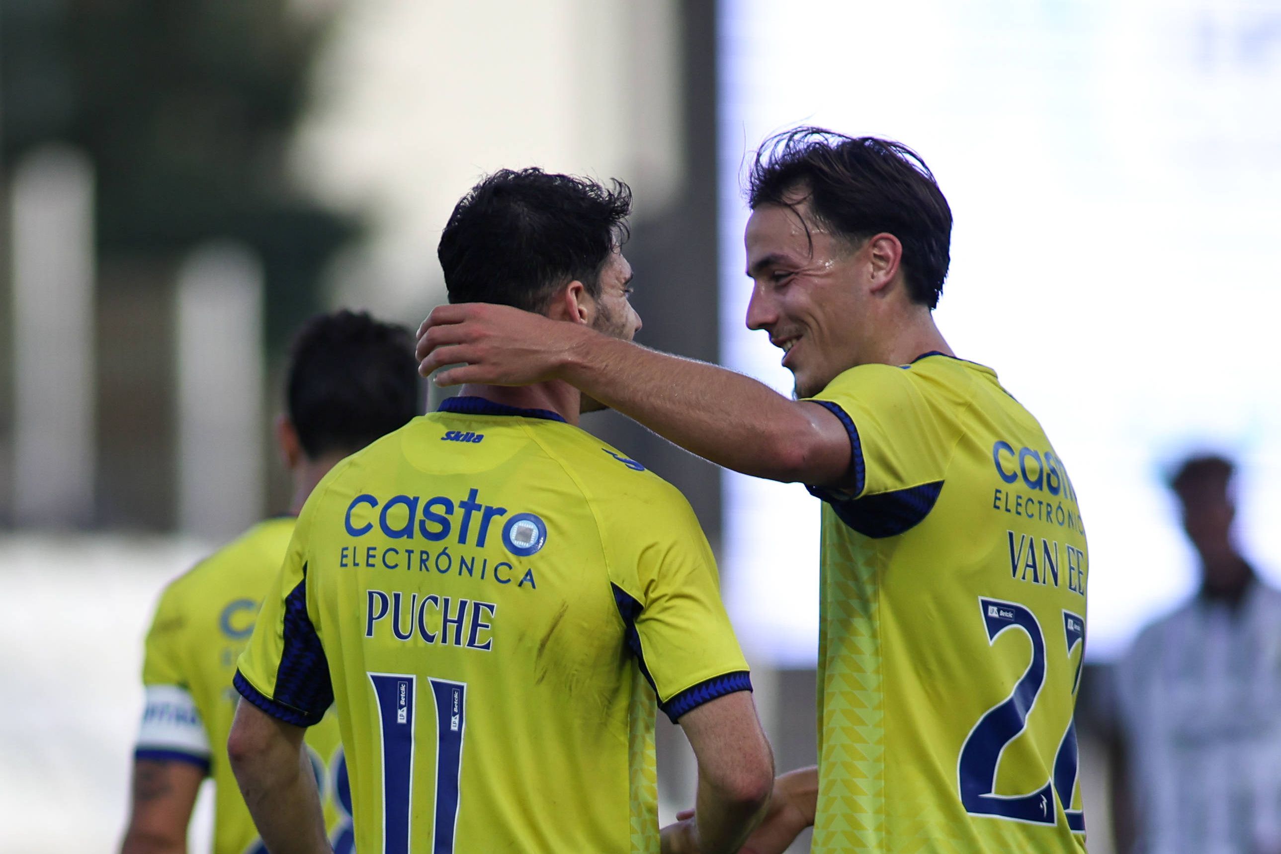 Miguel Puche bisou no triunfo do Arouca em Portimão