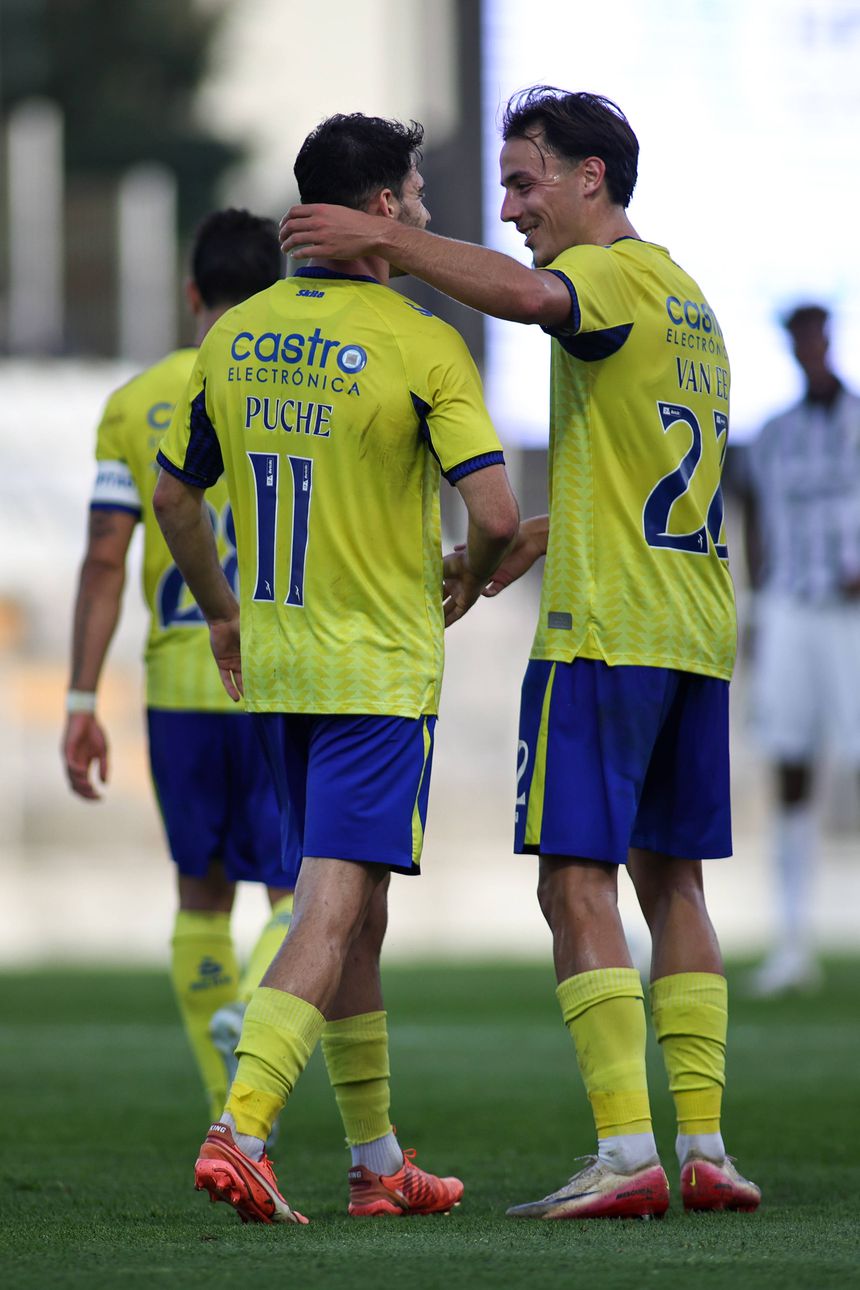 Miguel Puche bisou no triunfo do Arouca em Portimão