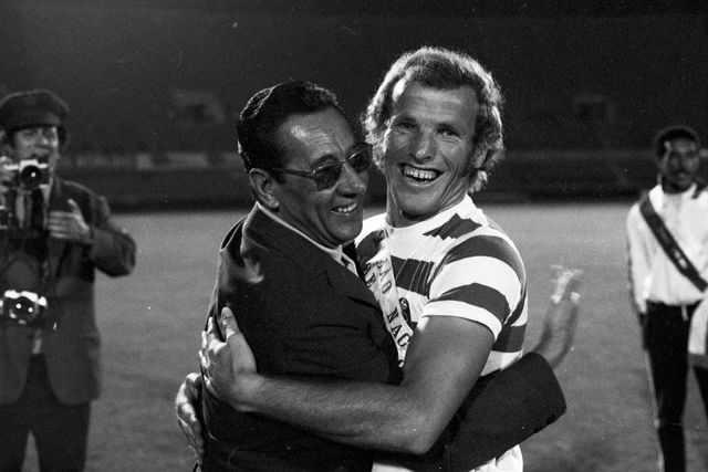 Baltazar com a faixa de campeão nacional 1973/74, ao serviço do Sporting - Foto: A BOLA