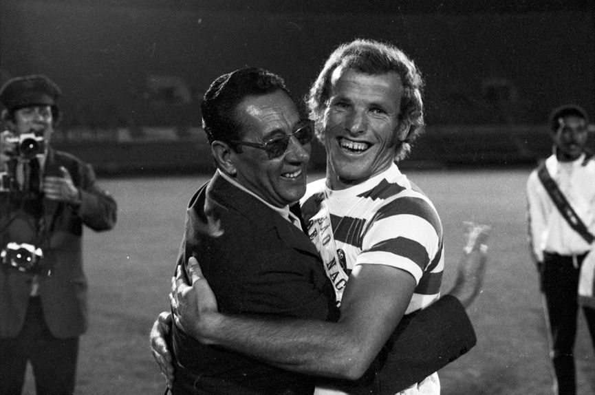 Baltazar com a faixa de campeão nacional 1973/74, ao serviço do Sporting - Foto: A BOLA